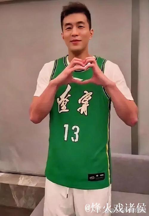 郭艾伦:没想过会离开 经纪人都是临时找的 郭艾伦:没想过会离开 经纪人都是临时找的