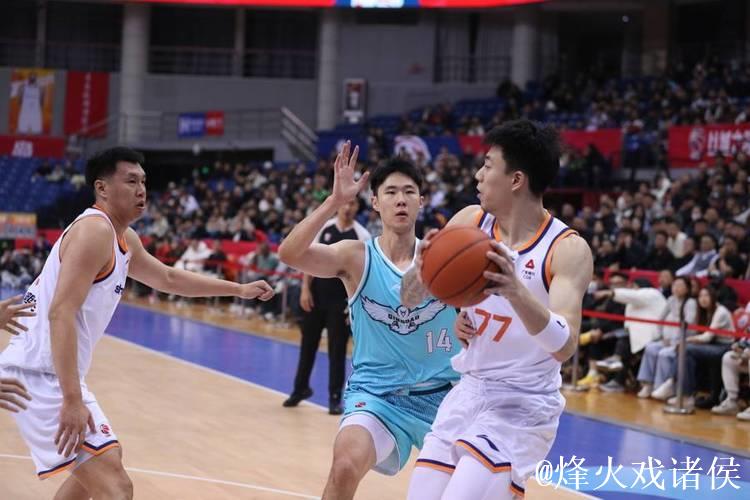 八连胜!上海大鲨鱼客场大胜青岛队 八连胜!上海大鲨鱼客场大胜青岛队