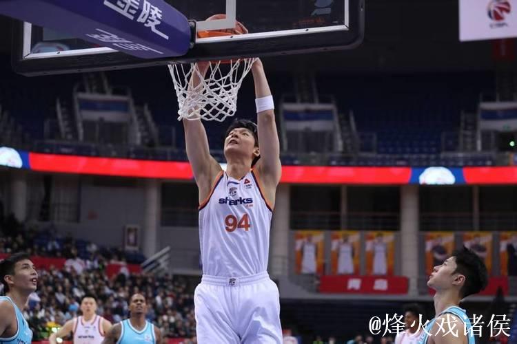 八连胜!上海大鲨鱼客场大胜青岛队 八连胜!上海大鲨鱼客场大胜青岛队