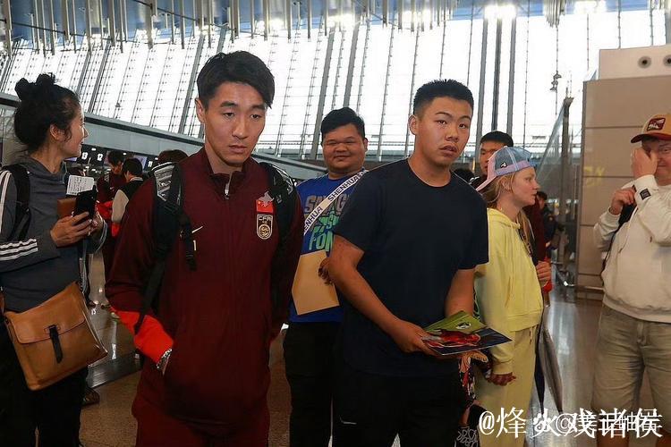 国足星夜抵达雅加达 客战印尼主力框架已形成