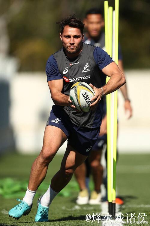 阿德巴约：10点半训练我8点半就到 C罗已经在游泳