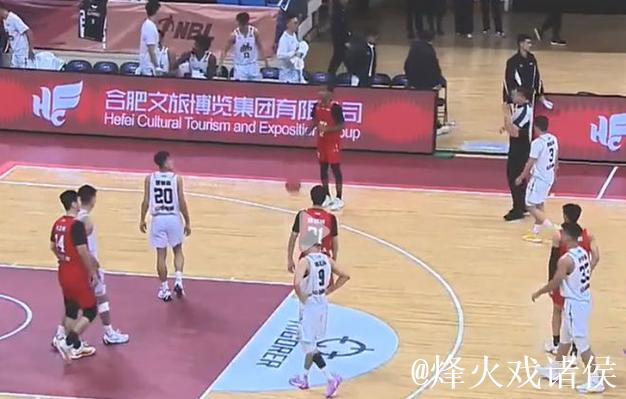 山东蜜獾81比95输安徽，赛季首败无缘两连胜，陈玖章独砍20分，双外援都打出两双数据，NBL联赛新军经验不足，问题颇多