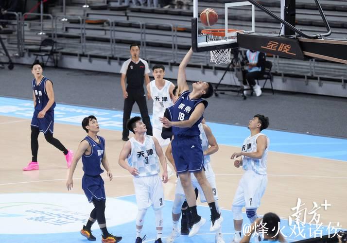 CBA赛事激战正酣:广东挑战劲旅,上海对阵同曦,山西冲击首胜 CBA赛事激战正酣:广东挑战劲旅,上海对阵同曦,山西冲击首胜